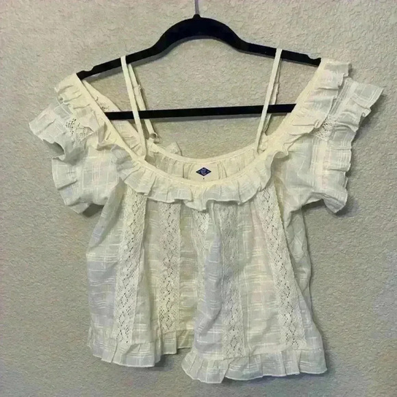 wild blue Tops - Wild Blue x Sadie Robertson sz xs boho festival concert bridal crochet ruffles